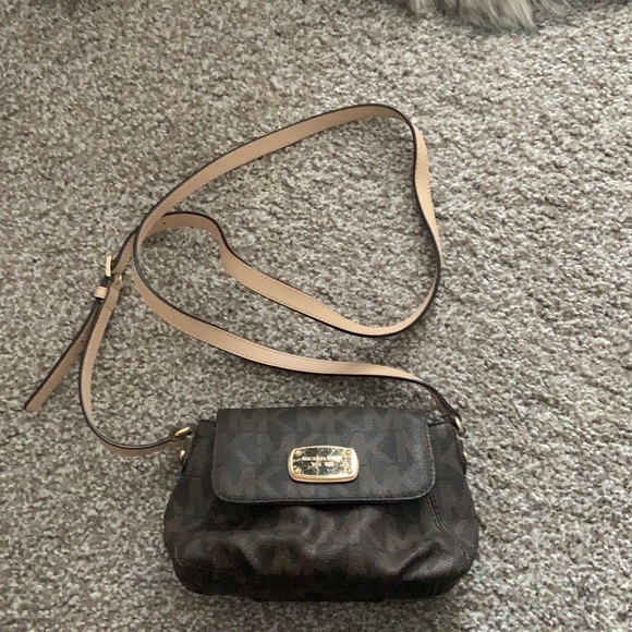 Michael Kors small crossbody- used - Picture 6 of 7